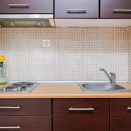 Yanna Apartment